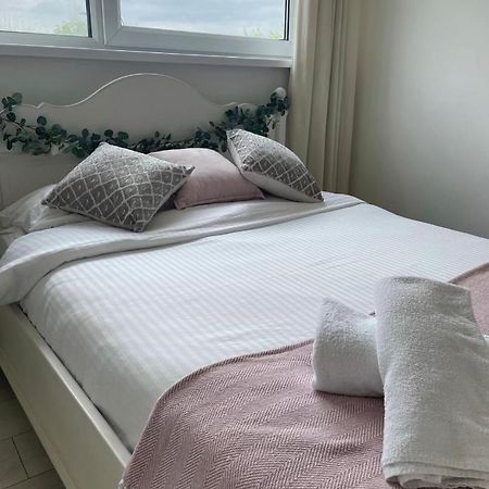 Apartamento Cozy Flat 15 Mins From City Centre With Parking Cardiff Exterior foto