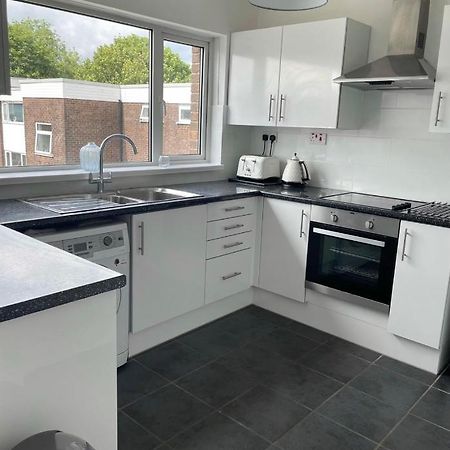 Apartamento Cozy Flat 15 Mins From City Centre With Parking Cardiff Exterior foto