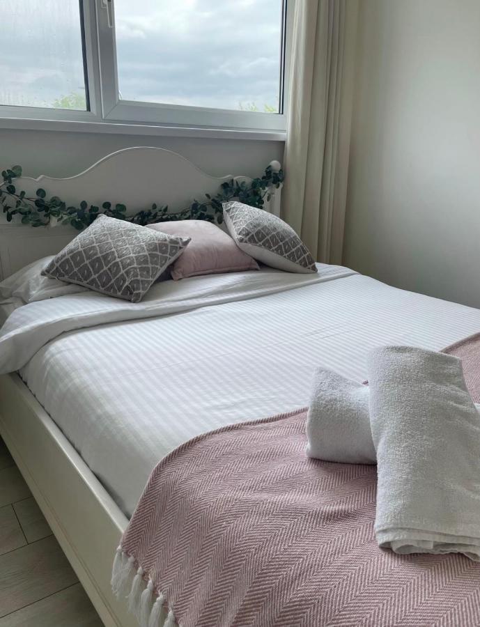 Apartamento Cozy Flat 15 Mins From City Centre With Parking Cardiff Exterior foto